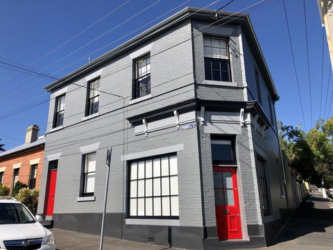 Cromwell Apartment - 3 Red Doors Battery Point - Accommodation Cooktown 0