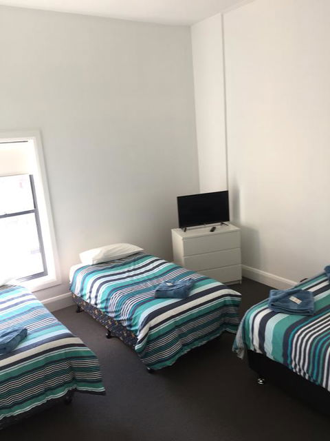 Crown Inn Hotel - Accommodation Cooktown 2