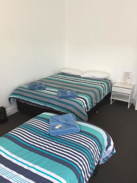 Crown Inn Hotel - Accommodation Cooktown 0