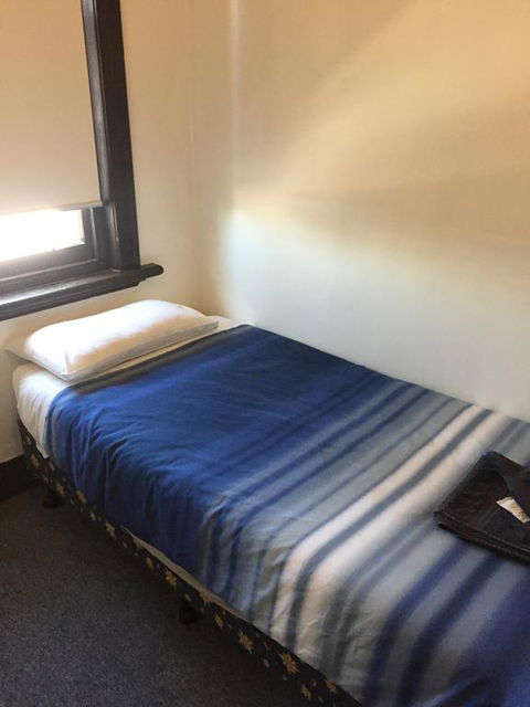 Crown Inn Hotel - Accommodation Cooktown 3