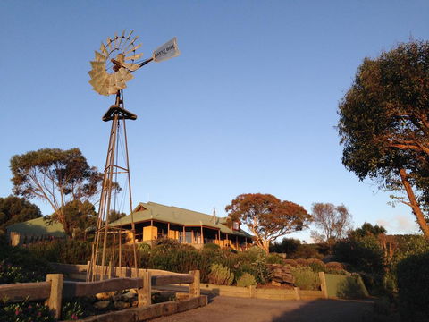 Daysy Hill Country Cottages - Accommodation Cooktown 0