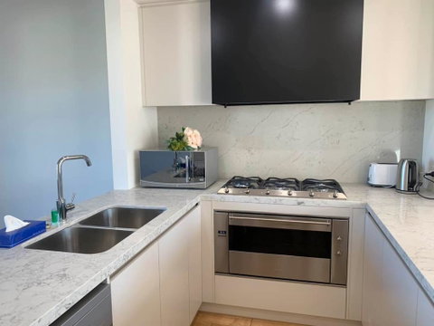 Delicate And Peaceful Bundoora Townhouse 10 - Accommodation Cooktown 0