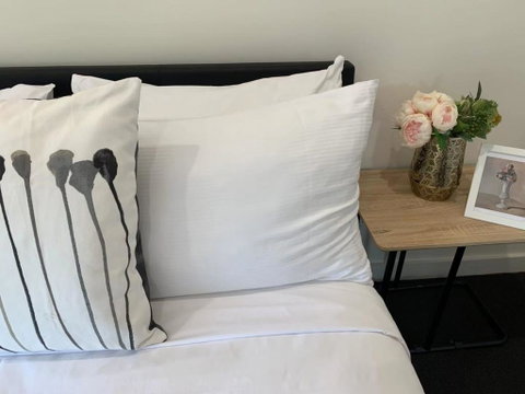 Delicate And Peaceful Bundoora Townhouse 20-R1 - Accommodation Cooktown 1