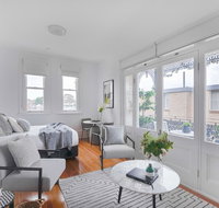 Designer styled studio in the heart of trendy Glebe - Accommodation Cooktown