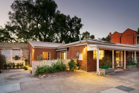 Designer Town Villa - Accommodation Cooktown 2