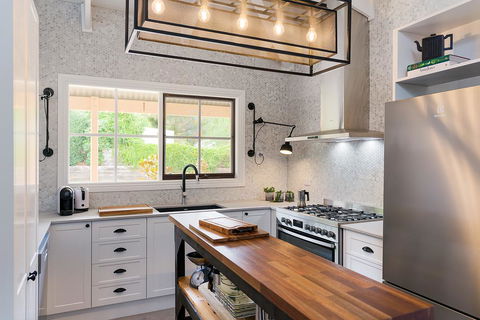 Designer Town Villa - Accommodation Cooktown 1