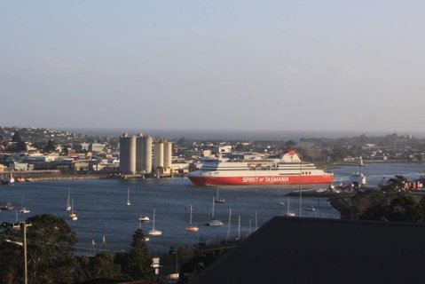 DevonPORT VIEWS!!! - Accommodation Cooktown 0