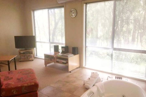 Do You Have To Self Isolate Do It In Peace & Tranquility - Accommodation Cooktown 1