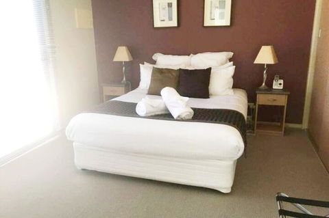 Do You Have To Self Isolate Do It In Peace & Tranquility - Accommodation Cooktown 2