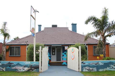 Dolphin Retreat Bunbury YHA - Accommodation Cooktown 0