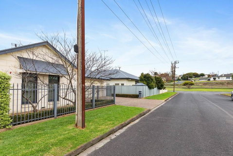 Domain Two Apartment - Accommodation Cooktown 0