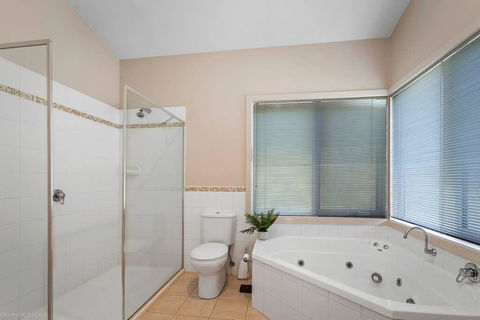 DRIFTWOOD VILLA - Free Wifi, Walk To Beach - Accommodation Cooktown 2