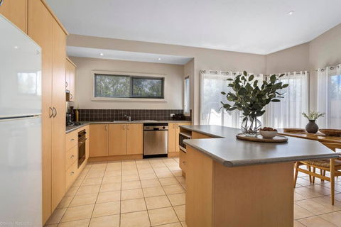 DRIFTWOOD VILLA - Free Wifi, Walk To Beach - Accommodation Cooktown 3