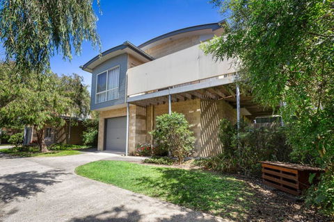 DRIFTWOOD VILLA - Free Wifi, Walk To Beach - Accommodation Cooktown 0