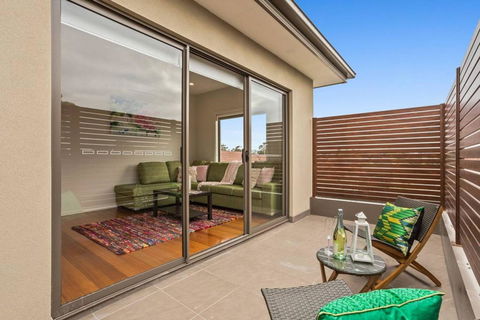 Dromana Beach House For Two Families. - Accommodation Cooktown 3