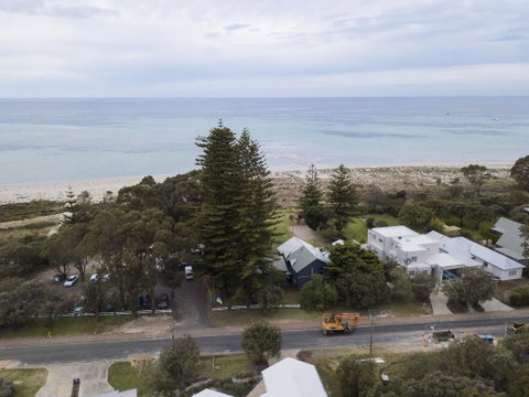 Dunsborough Beachouse YHA - Accommodation Cooktown 1