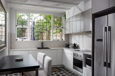 Elegant 3-Bed Heritage House Near Parks And Cafes - Accommodation Cooktown 3