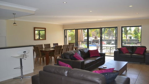 ELSINOR Townhouse 7 Mulwala - Accommodation Cooktown 1