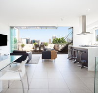 Enjoy Leafy Urban Outlooks in Modern Lifestyle Retreat - Accommodation Cooktown