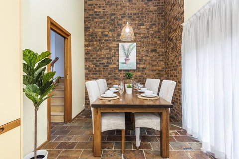 Epping 3BR 3BA Fast Wifi Easy Parking House - Accommodation Cooktown 3