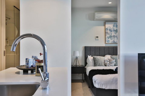 EQ TOWER Melbourne CBD APT - Accommodation Cooktown 1