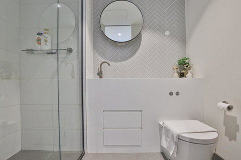 EQ TOWER Melbourne CBD APT - Accommodation Cooktown 3