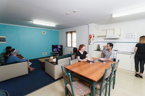 Erica Underwood House 6 Bedroom Flat - Accommodation Cooktown 3