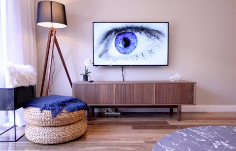 EVOLVE Near Adelaide CBD - Netflix / Wine / Lock Up Garage! - Accommodation Cooktown 1
