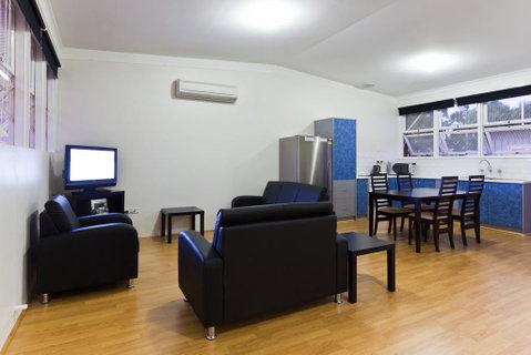 Exmouth Villas Unit 33 - Renovated Holiday Villa A Short Walk From Town Centre - Accommodation Cooktown 2