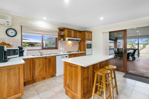 Family Getaway - Walk To Bay Beach - Accommodation Cooktown 1