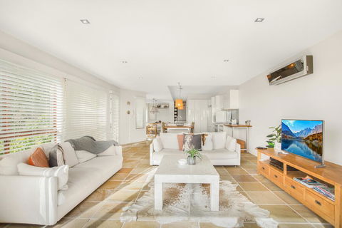 Family House With BBQ Deck, Water View And Parking - Accommodation Cooktown 0