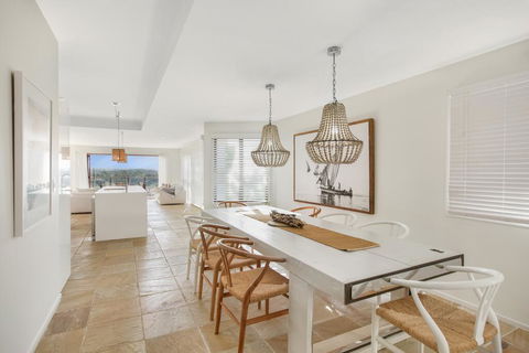 Family House With BBQ Deck, Water View And Parking - Accommodation Cooktown 3