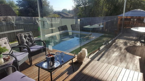 Frankston Hilltop Retreat - Accommodation Cooktown 2