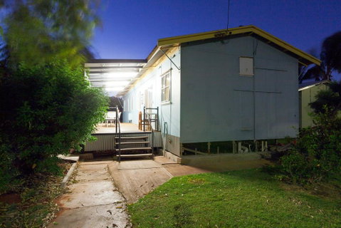 Getaway Villas Unit 3 - 3 Bedroom Self-Contained Villa With A Deck - Accommodation Cooktown 0