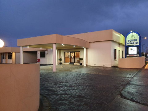 Golden Chain Tower Motor Inn - Accommodation Cooktown 1