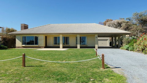 Golden Days - 30 Gold Coast Drive - Accommodation Cooktown 1