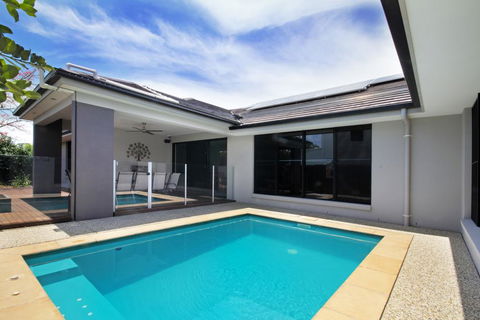 Grand Parade - Accommodation Cooktown 0