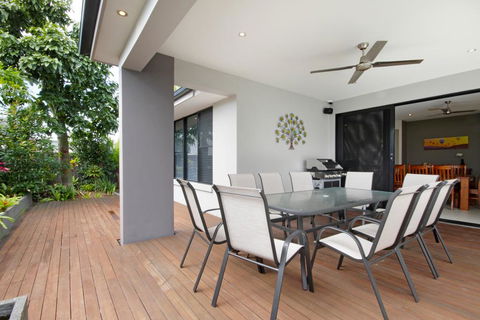 Grand Parade - Accommodation Cooktown 2