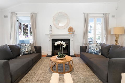 Hamptons Style Family Home 5 Minutes From Beach - Accommodation Cooktown 0