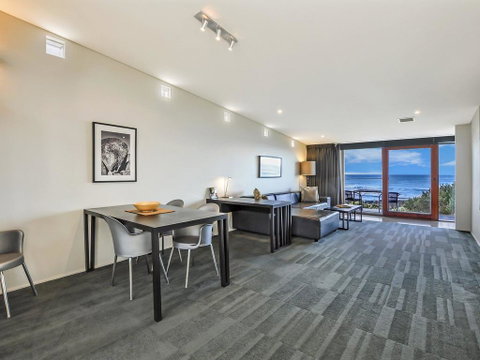 HEARN'S BEACHSIDE VILLA 2 - Accommodation Cooktown 2