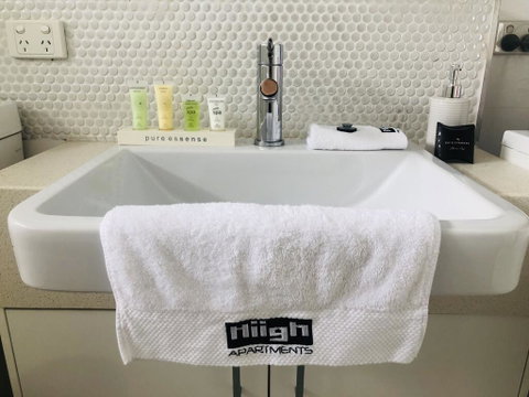 Hiigh Apartments - Accommodation Cooktown 2