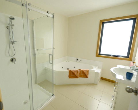 Hill Top Retreat Self Contained Accomodation - Accommodation Cooktown 1