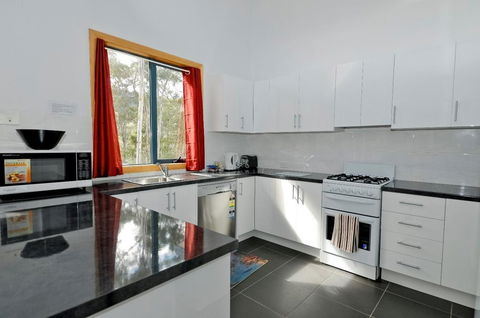 Hill Top Retreat Self Contained Accomodation - Accommodation Cooktown 0