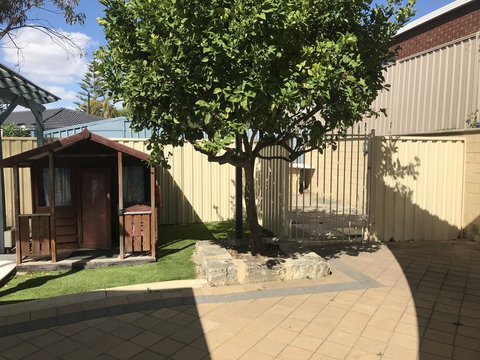 Hillarys Family Holiday Home - Accommodation Cooktown 3