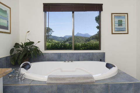 Hillcrest Mountain View Retreat - Accommodation Cooktown 2