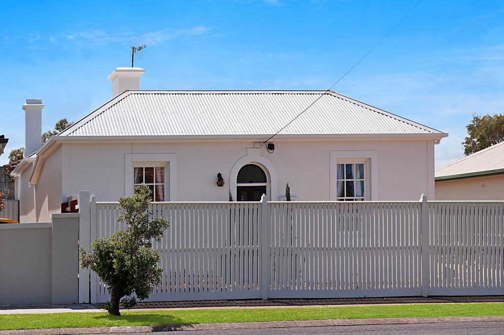 Warrnambool VIC Accommodation Cooktown