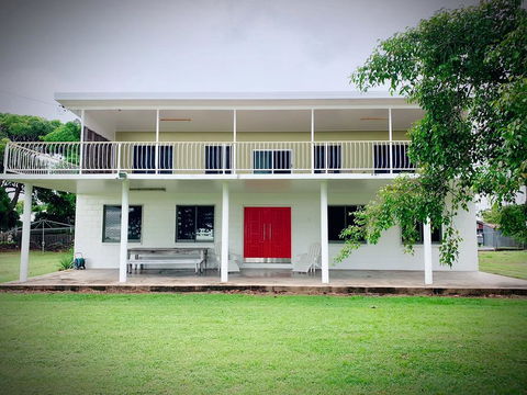 Holiday Rental - Huge House With Beach Views - Accommodation Cooktown 0