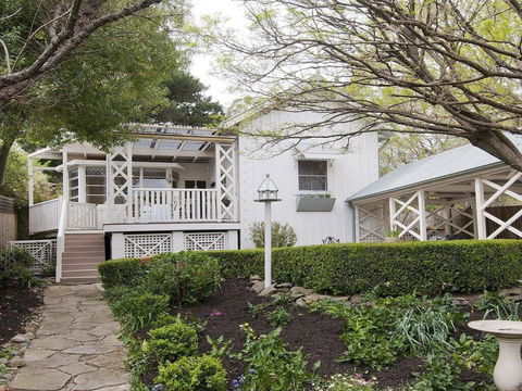 Hollyoak Cottage - Delightful, Ducks And Doileys! - Accommodation Cooktown 0