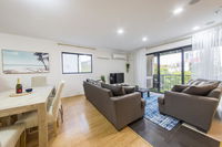 ISOLATION READY Super Size Me Top Location. Isolation Ready. Sanitised. Free CAT Bus Pool Gym and everything at your finge