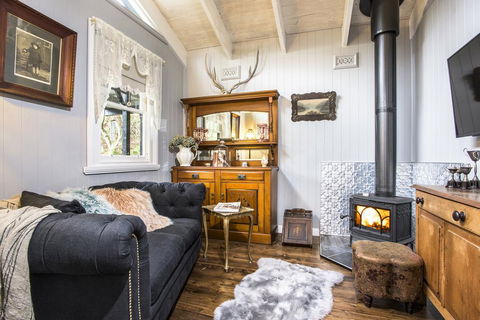 Juniper & Rye Cottage For Two - Accommodation Cooktown 0